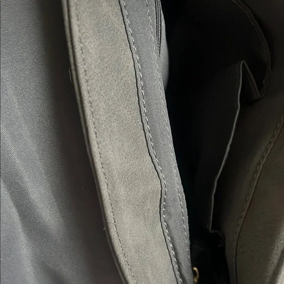 Southwestern Grey‎ Crossbody Bag with Saddle Shape and Tassel Detail - Picture 10 of 16